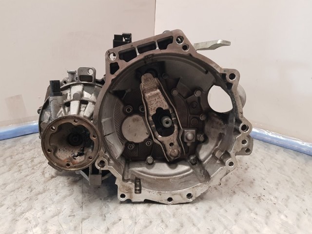 Mechaniczna skrzynia biegów w komplecie KFK VAG