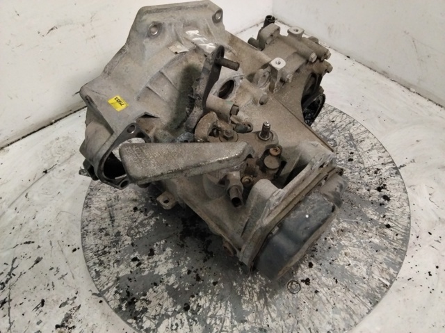 Mechaniczna skrzynia biegów w komplecie KFK VAG