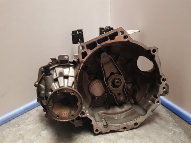 Mechaniczna skrzynia biegów w komplecie KFK VAG