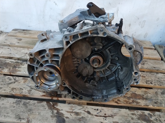 Mechaniczna skrzynia biegów w komplecie KNR VAG