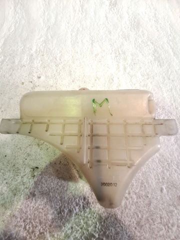 Zbiorniczek wyrównawczy układu chłodzenia L32715351B MAZDA