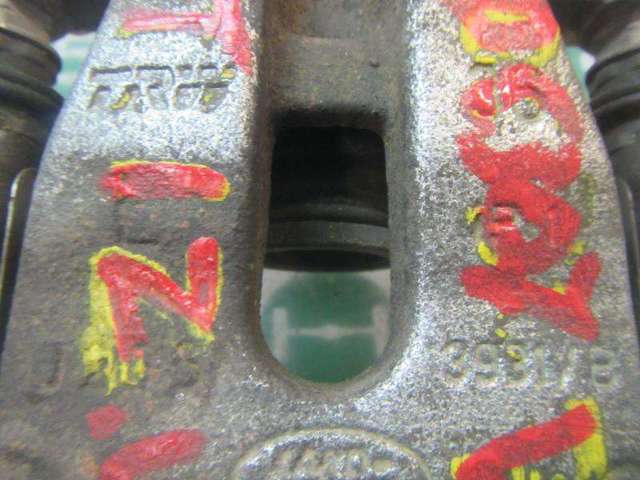 Zacisk hamulcowy tylny lewy LR001026 LAND ROVER