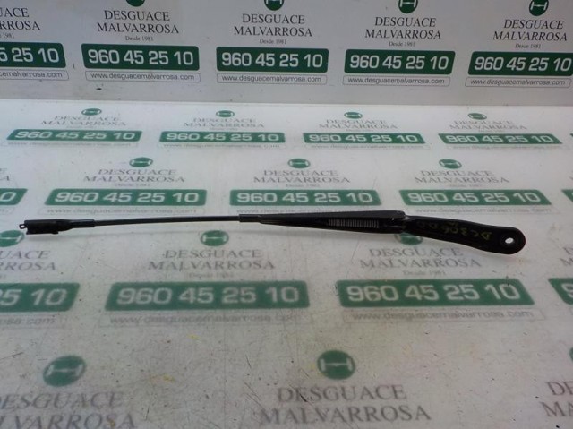 Ramię wycieraczki szyby przedniej LR002246 LAND ROVER