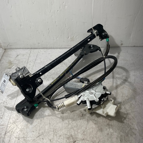 Mechanizm podnoszenia szyby drzwi przednich prawych LR006371 LAND ROVER