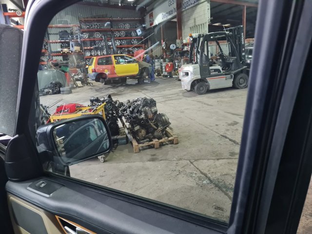 Mechanizm podnoszenia szyby drzwi przednich prawych LR013865 LAND ROVER