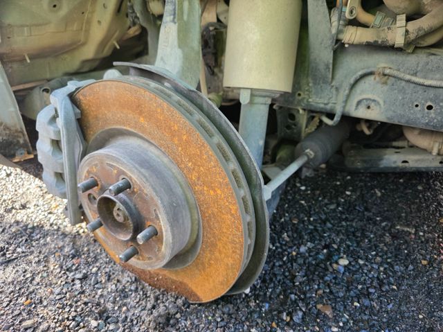 Czop (zwrotnica) przedni prawy LR014140 LAND ROVER