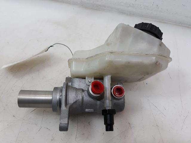 Główny cylinder hamulców LR014430 LAND ROVER