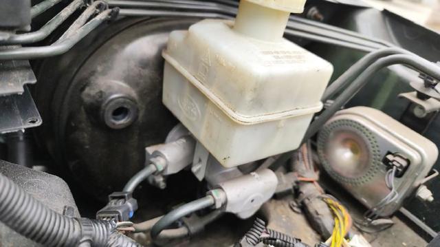 Główny cylinder hamulców do Land Rover Range Rover L320