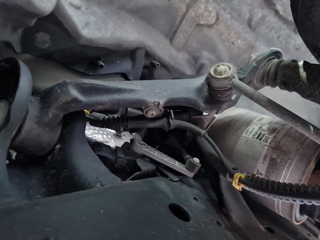 Wahacz zawieszenia przedniego prawy górny LR014619 LAND ROVER