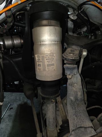 Amortyzator przedni LR016414 LAND ROVER