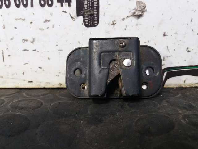 Zamek klapy bagażnika (3/5 drzwi tylnych) LR016678 LAND ROVER