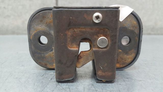 Zamek klapy bagażnika (3/5 drzwi tylnych) LR016678 LAND ROVER