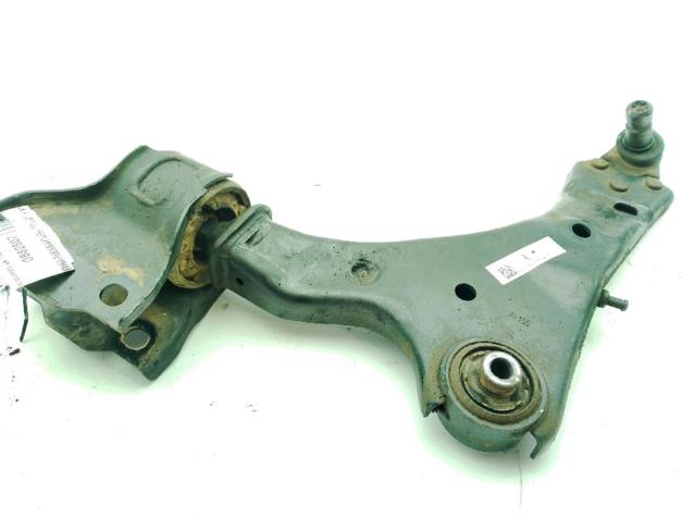 Wahacz zawieszenia przedniego dolny prawy LR101811 LAND ROVER