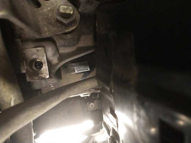 Rozrusznik M001T68681 NISSAN