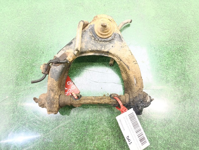 Wahacz zawieszenia przedniego prawy górny MB109631A MITSUBISHI
