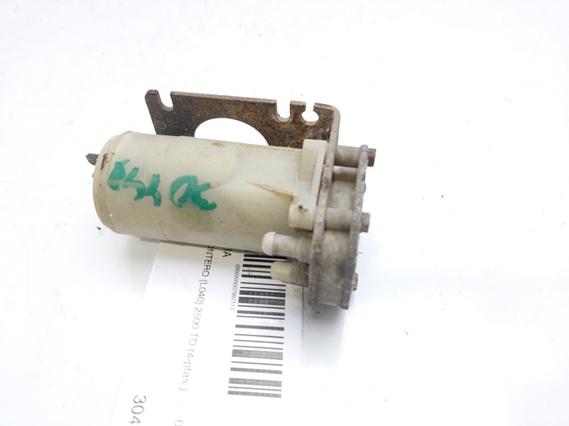 Pompka spryskiwacza szyby przedniej do Mitsubishi L 300 P0W, P1W, P2W