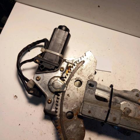 Kupić Mechanizm podnoszenia szyby drzwi przednich prawych Mitsubishi Pajero I L04G, L14G w dobrej cenie
