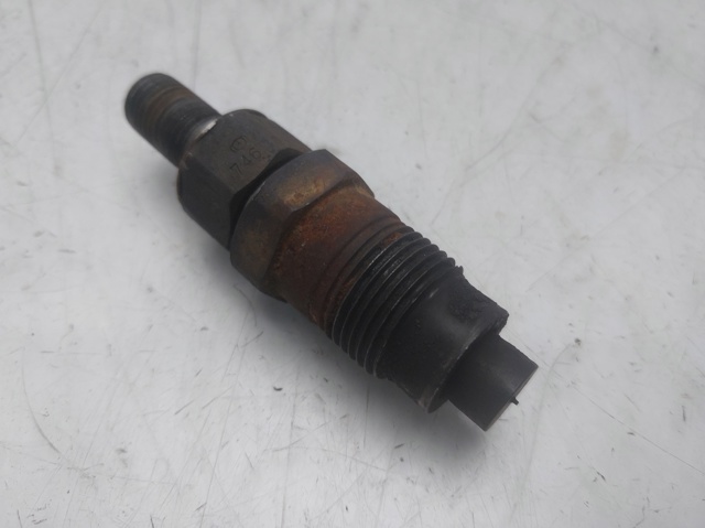 Wtryskiwacz paliwa MD196607 MITSUBISHI