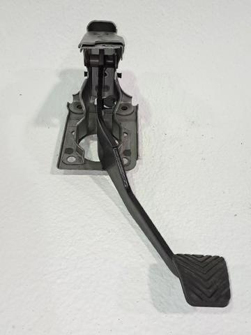 Pedał sprzęgła Mitsubishi Outlander CWW