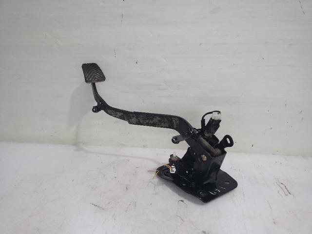 Pedał sprzęgła Mitsubishi Outlander CWW