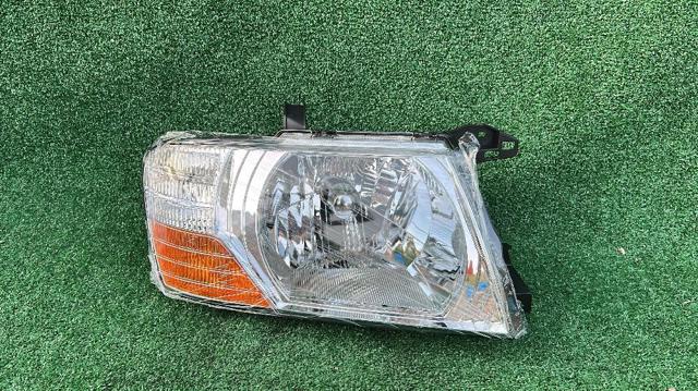 Reflektor prawy MN117110 MITSUBISHI