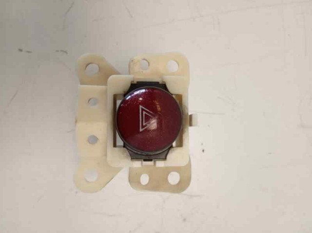 Przycisk włączania światła awaryjnego MN123974 MITSUBISHI