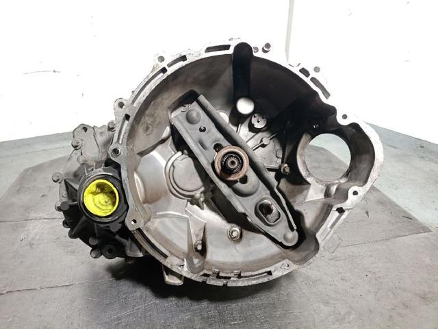 Mechaniczna skrzynia biegów w komplecie MN130193 MITSUBISHI