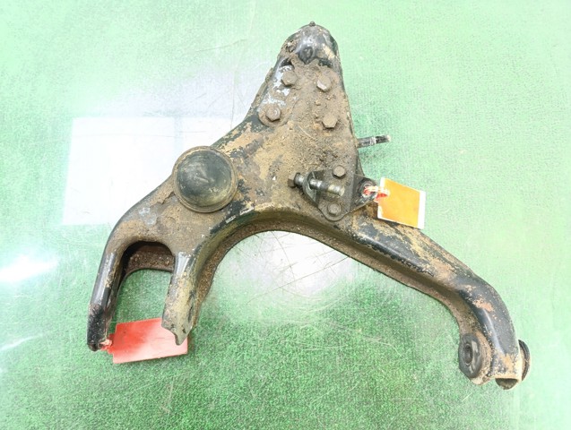 Wahacz zawieszenia przedniego dolny lewy MN161353 MITSUBISHI