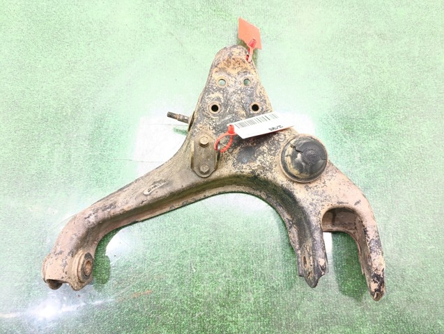 Wahacz zawieszenia przedniego dolny prawy MN161354 MITSUBISHI