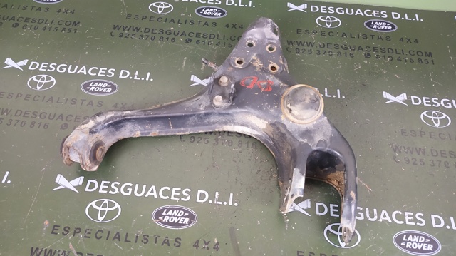 Wahacz zawieszenia przedniego dolny prawy MN161354 MITSUBISHI