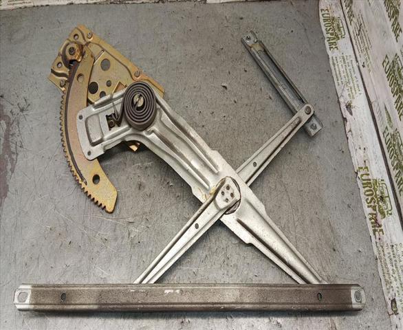 Mechanizm podnoszenia szyby drzwi przednich prawych MR144524 MITSUBISHI