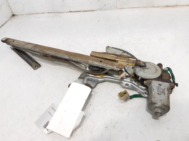 Mechanizm podnoszenia szyby drzwi przednich prawych MR144524 MITSUBISHI
