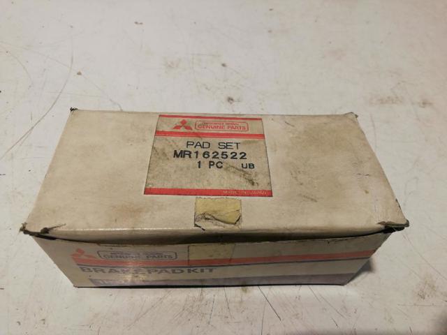 Klocki hamulcowe przednie tarczowe MR162522 MITSUBISHI