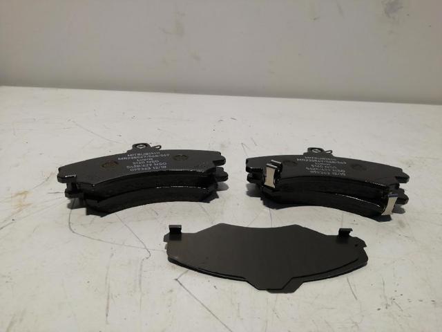 Klocki hamulcowe przednie tarczowe MR235557 MITSUBISHI