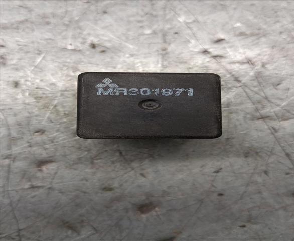Przekaźnik wentylatora Mitsubishi Pajero
