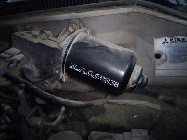Silniczek wycieraczki szyby przedniej MR388038 MITSUBISHI