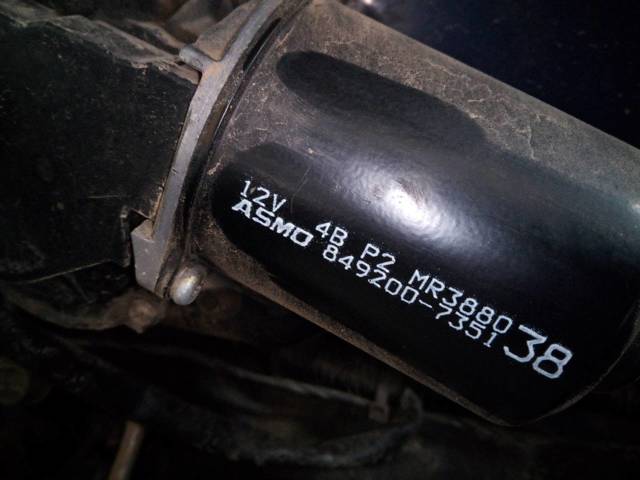 Silniczek wycieraczki szyby przedniej MR388038 MITSUBISHI