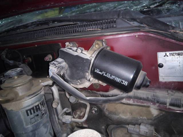 Silniczek wycieraczki szyby przedniej MR388038 MITSUBISHI