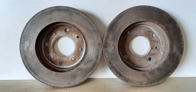 Tarcza hamulcowa przednia MR389722 MITSUBISHI