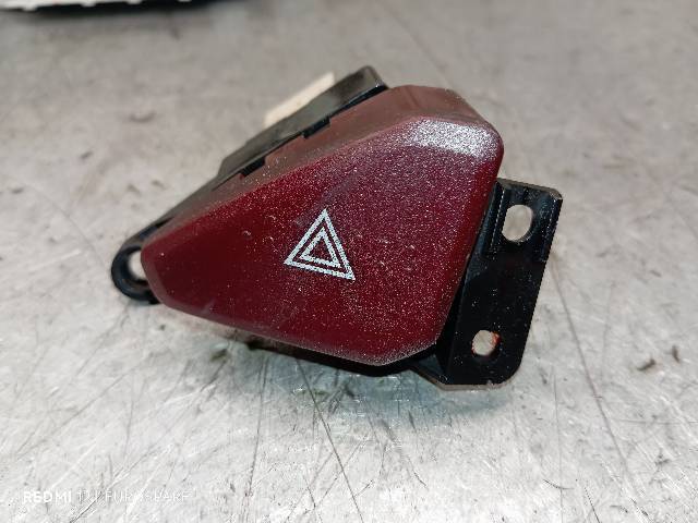 Przycisk włączania światła awaryjnego MR402662 MITSUBISHI