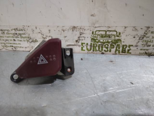 Przycisk włączania światła awaryjnego MR402662 MITSUBISHI