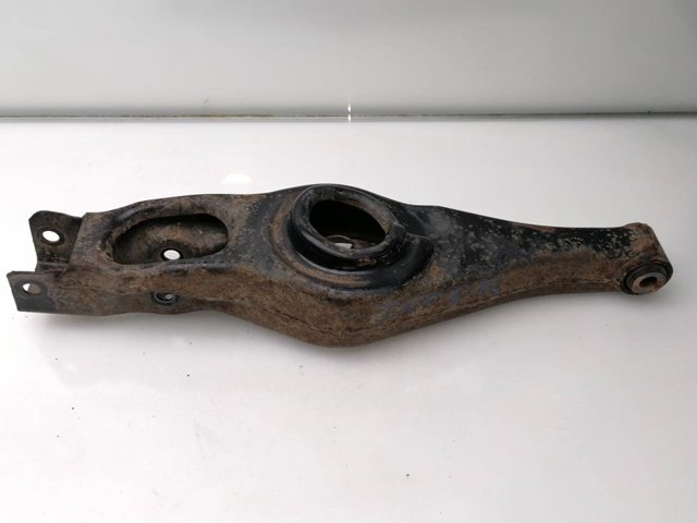 Wahacz zawieszenia tylnego dolny lewy/prawy MR418670 MITSUBISHI
