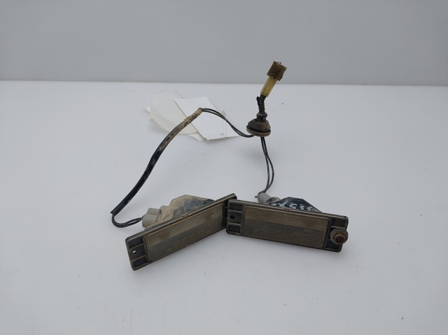 Kupić Lampa oświetlenia tylnej tablicy rejestracyjnej Mitsubishi Pajero III V70 w dobrej cenie