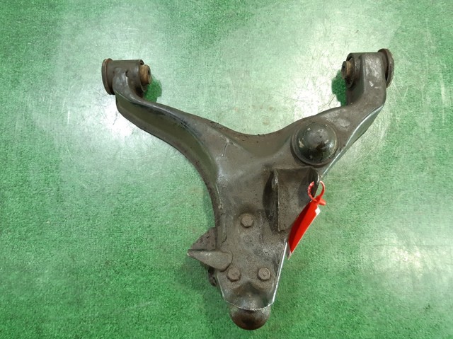Wahacz zawieszenia przedniego dolny lewy MR496795 MITSUBISHI