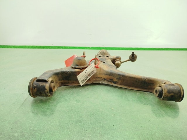 Wahacz zawieszenia przedniego dolny prawy MR496796 MITSUBISHI