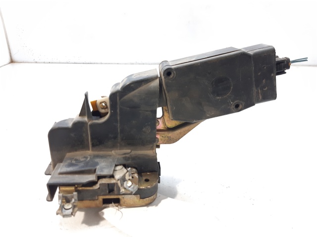 Zamek drzwi Mitsubishi Carisma