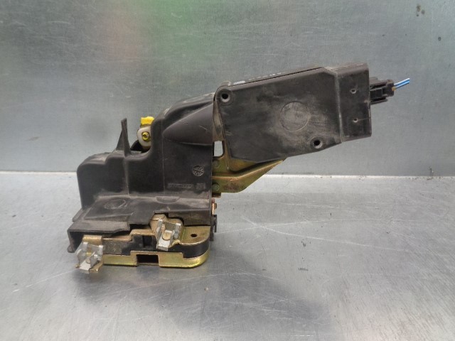 Zamek drzwi Mitsubishi Carisma