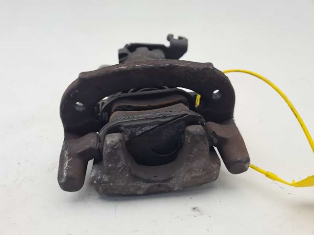 Zacisk hamulcowy tylny prawy MR955246 MITSUBISHI