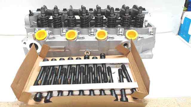 Głowica cylindrów MR984455 MITSUBISHI