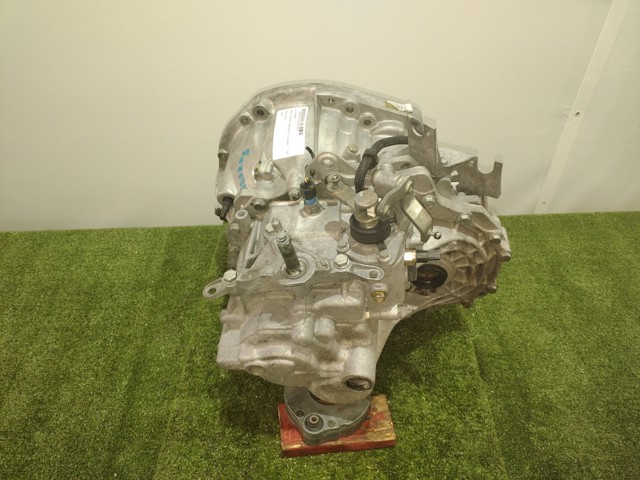 Mechaniczna skrzynia biegów w komplecie ND0001 RENAULT